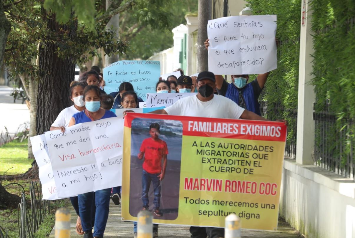 Familiares exigen la repatriación de Marvin Romeo Coc Xitamul, de 27 años, originario de Suchitepéquez, murió el pasado 30 de junio en un accidente de tránsito en McAllen, Texas, Estados Unidos. (Foto Prensa Libre: Roberto López)