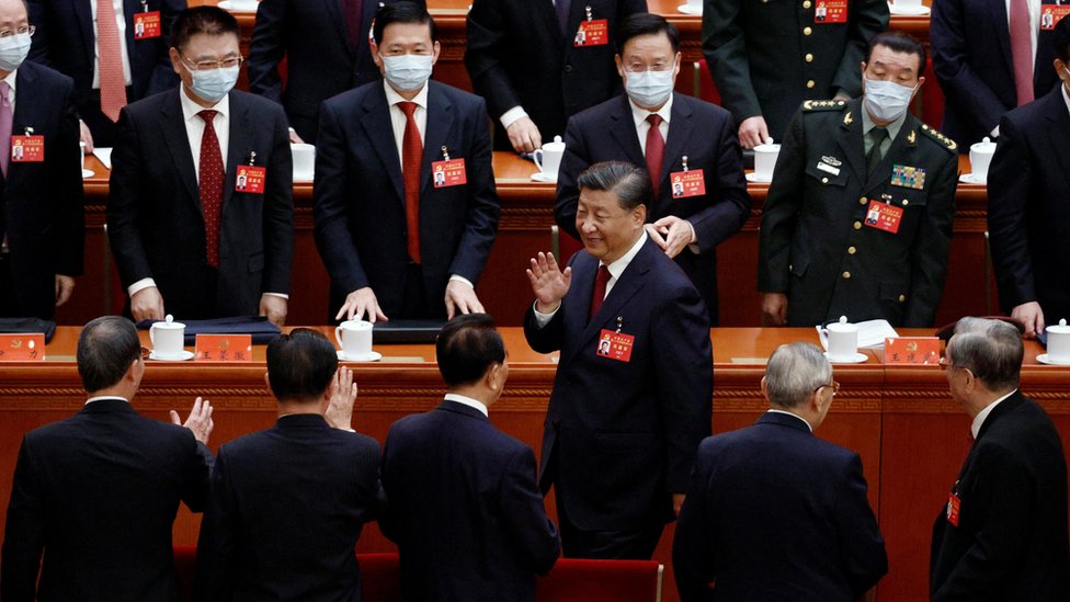 XI Jinping después de su discurso en el congreso del Partido Comunista de China.