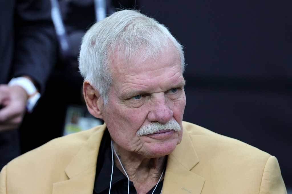LAS VEGAS, NEVADA - OCTOBER 23: Pro Football Hall of Fame player Ted Hendricks is seen prior to the game between the Houston Texans and the Las Vegas Raiders at Allegiant Stadium on October 23, 2022 in Las Vegas, Nevada.   Ethan Miller/Getty Images/AF