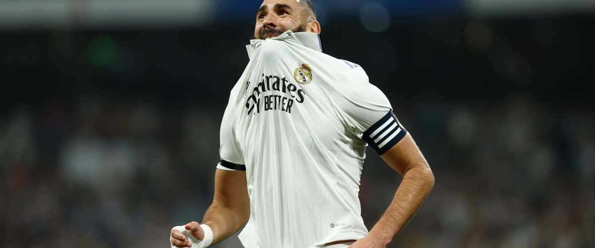 El delantero del Real Madrid Karim Benzema, durante el partido de la jornada 7 de LaLiga Santander este domingo en el estadio Santiago Bernabéu. Foto Prensa Libre (EFE)