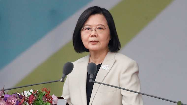 Presidenta de Taiwán, Tsai Ing-wen, durante un discurso por el Día Nacional de Taiwán. (Foto Prensa Libre: EFE) 