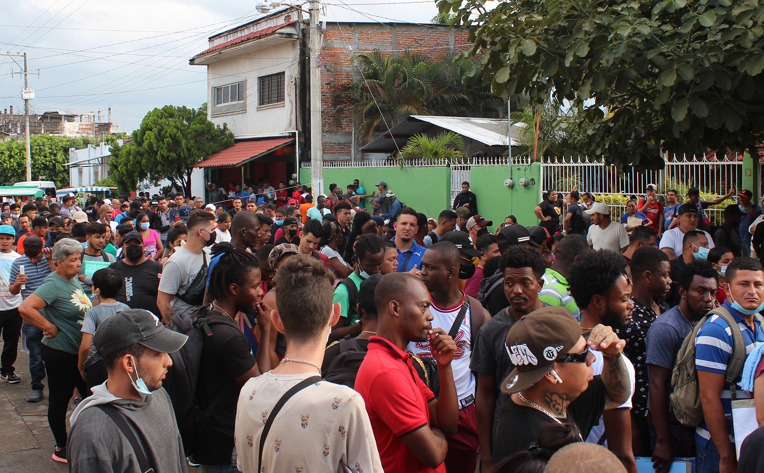 Miles de migrantes centroamericanos y de otras nacionalidades buscan llegar de manera irregular a EE. UU. (Foto Prensa Libre: EFE)