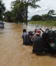 La depresión tropical Julia deja destrucción y muerte en varios departamentos. (Foto Prensa Libre: Esbin García)