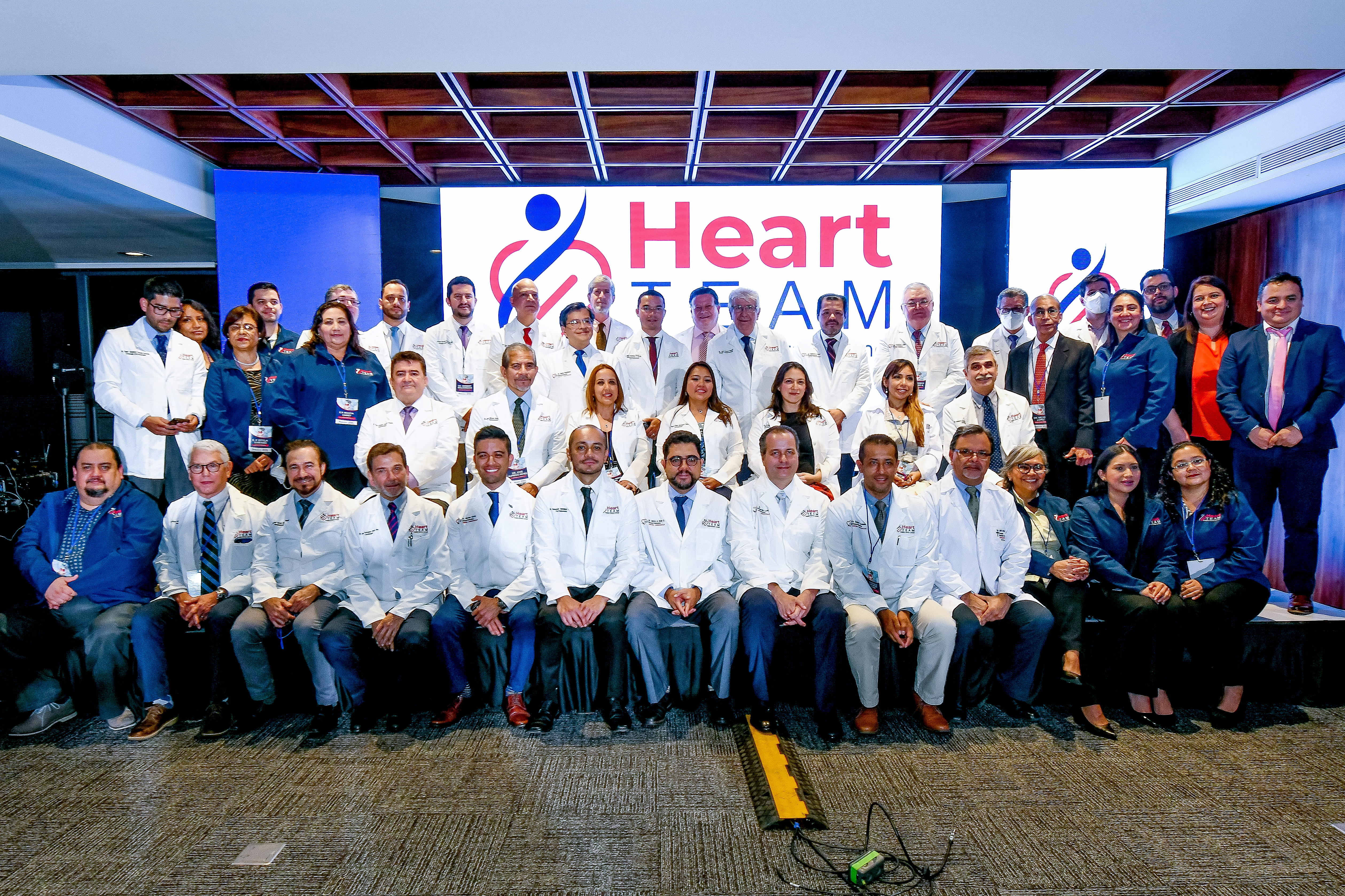 El equipo de médicos especialistas del Hospital Herrera Llerandi consolida su liderazgo con los avances más recientes en cardiología. Foto Prensa Libre: Sergio Muñoz