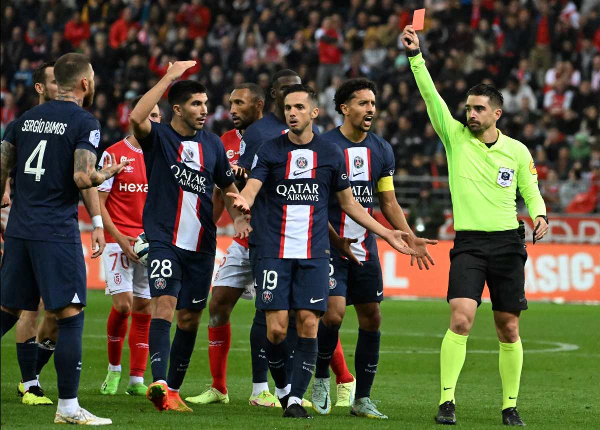 Le reclamó al árbitro y se fue expulsado: Así fue la tarjeta roja de Sergio Ramos que dejó al PSG con 10 ante el Reims