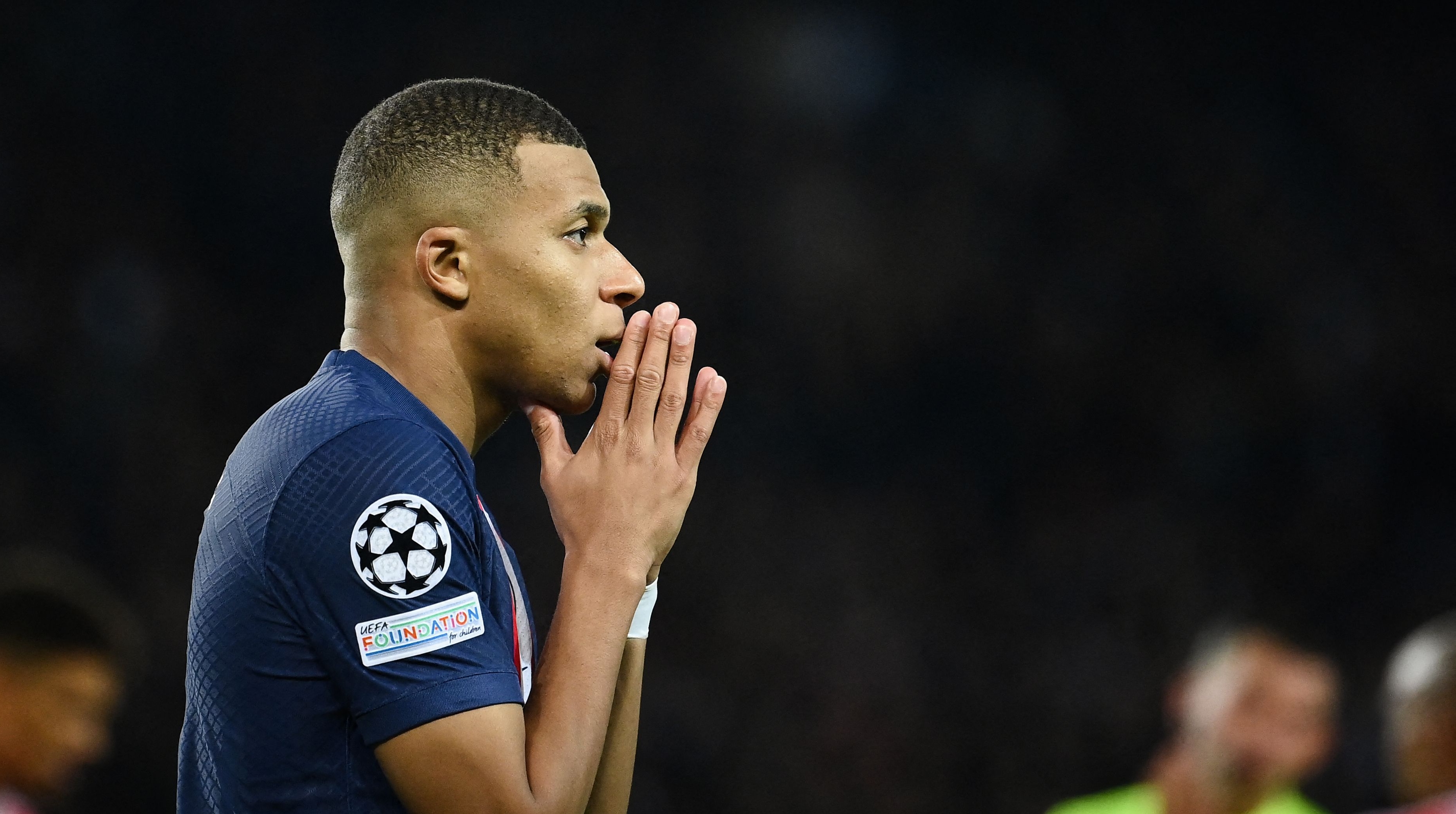 El caso más insólito es el de Mbappé siendo criticado por su mismo club en redes sociales, según publicó hoy Mediapart. (Foto Prensa Libre: AFP)