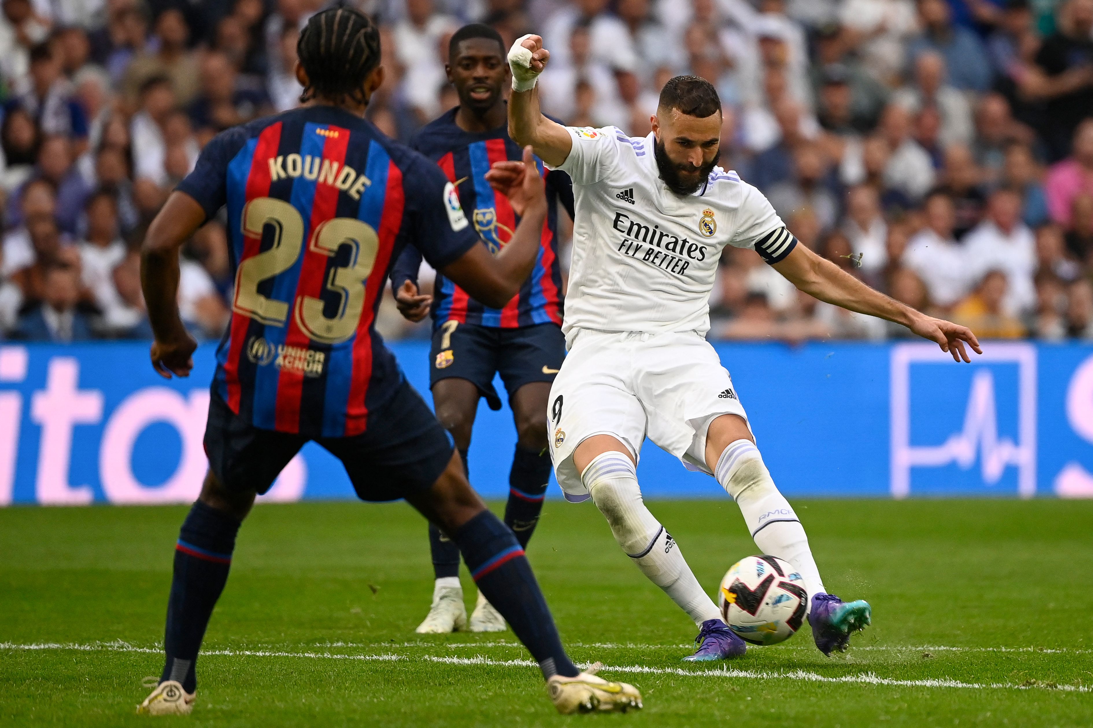 Los dos equipos más mediáticos a nivel mundial resultaron muy afectados por el inicio de la pandemia del coronavirus. (Foto Prensa Libre: AFP)