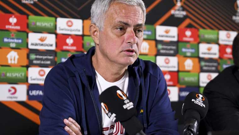 El portugués José Mourinho entrena a la AS Roma de Italia. Foto Prensa Libre (AFP)