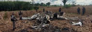 El Ejército reporta la localización de una aeronave ilegal en Chisec, Alta Verapaz. (Foto Prensa Libre: Ejército de Guatemala)