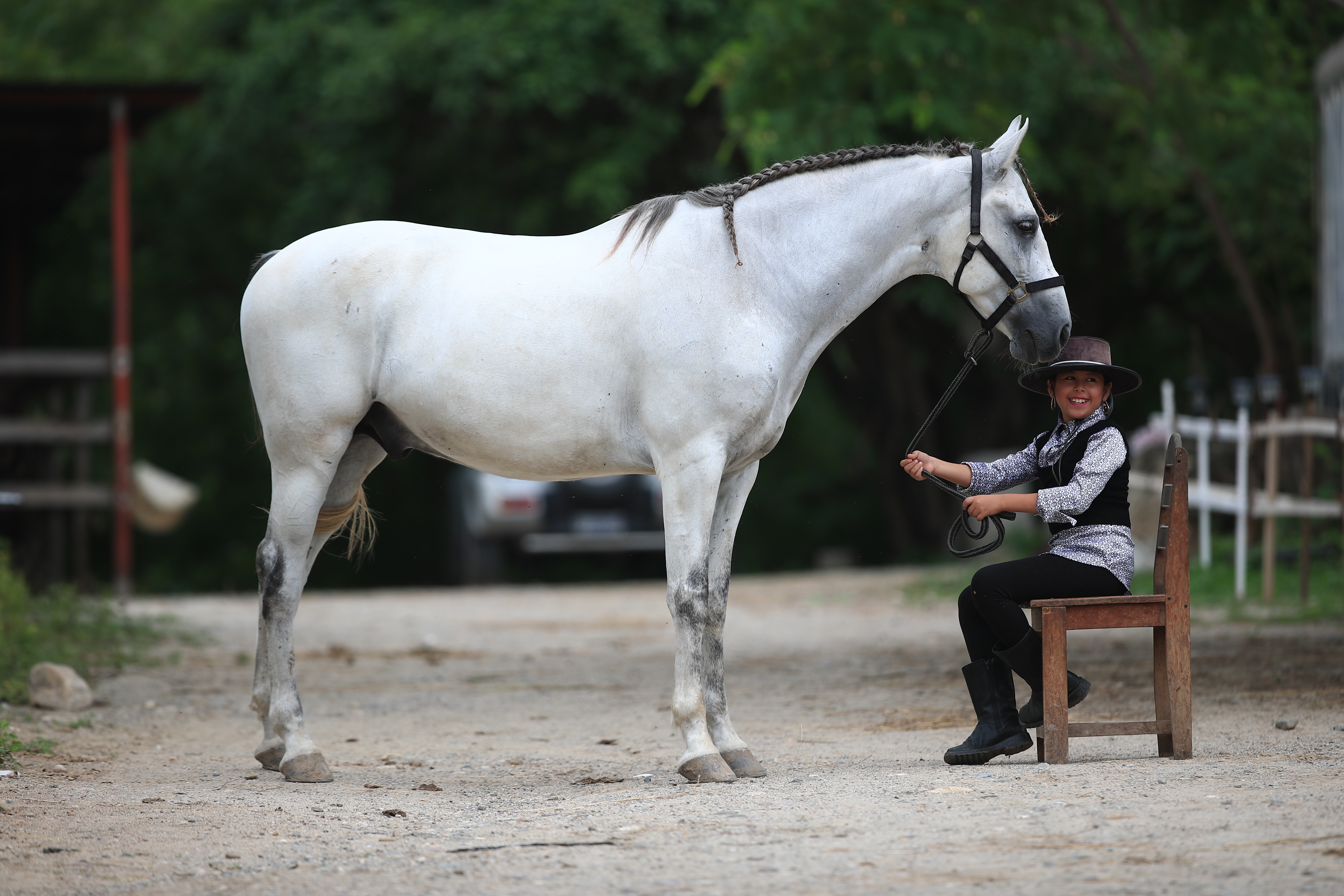 La convivencia con los caballos genera un vínculo de pertenencia en la niñez y juventud. (Foto Prensa Libre: Carlos Hernández).