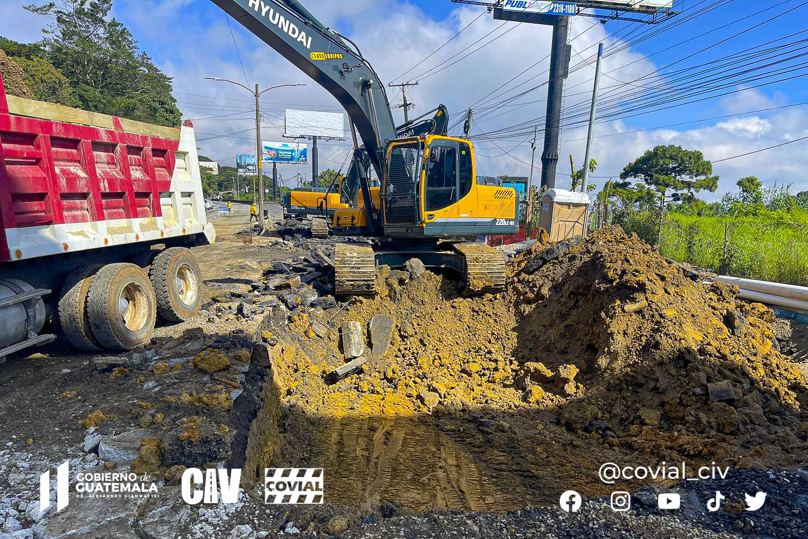 El tramo del km 11.5 de la ruta a El Salvador es afectado por trabajos de reparación por grietas que formaron un hundimiento.  (Foto Prensa Libre: Covial)