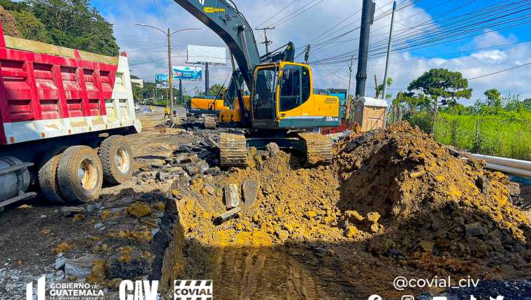 El tramo del km 11.5 de la ruta a El Salvador es afectado por trabajos de reparaciÃ³n por grietas que formaron un hundimiento. (Foto Prensa Libre: Covial)