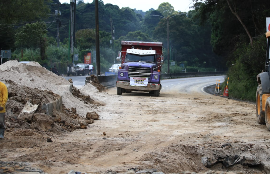 Trabajos en carretera a El Salvador