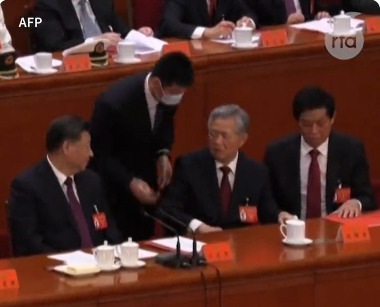 Video: Xi Jinping afianza su poder en Congreso del Partido Comunista Chino del cual fue expulsado el expresidente Hu Jintao