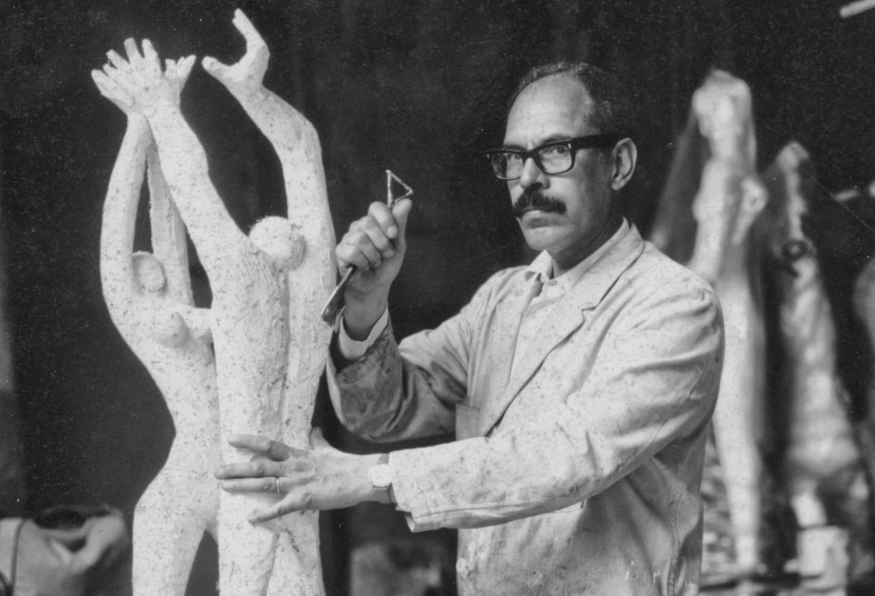 Vásquez es reconocido por sus obras monumentales, especialmente los murales que se encuentran en la fachada oriente de los edificios del Banco de Guatemala y la Municipalidad de Guatemala, ambos, parte del complejo de integración artística conocido como el Centro Cívico. (Foto Prensa Libre: Ricardo Mata)