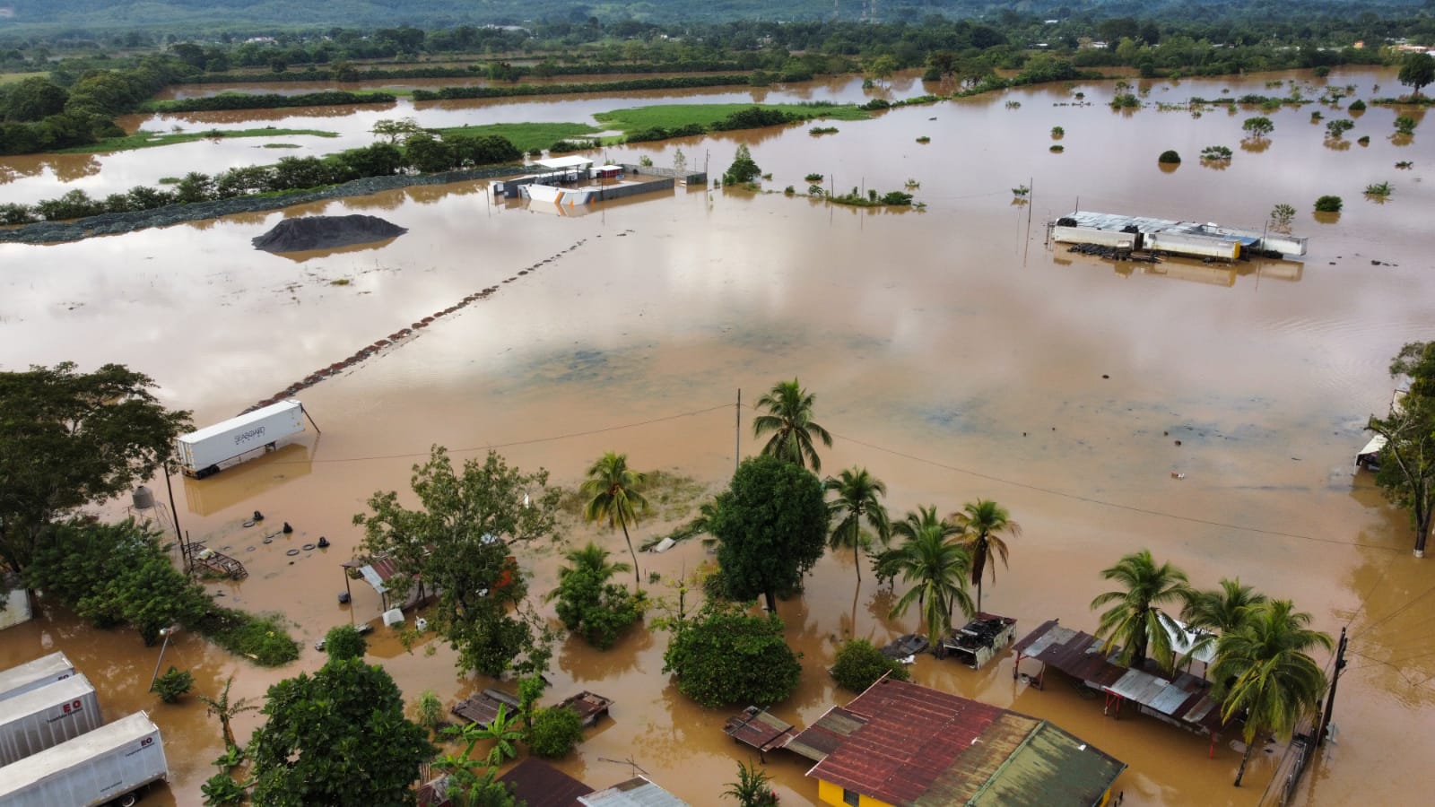 La infraestructura y el sector agrícola han sido los más afectados por el paso de la tormenta tropical Julia. (Foto Prensa Libre: Esbin García).