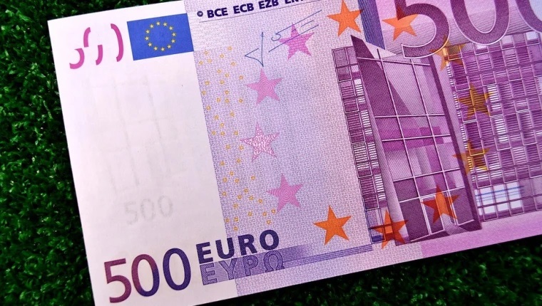 La depreciación del euro frente al dólar favorece el costo de las importaciones desde el viejo continente. (Foto Prensa Libre: Hemeroteca PL).