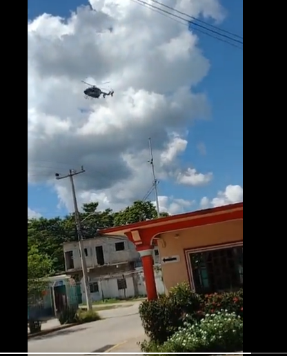 Momento en que el helicóptero caía sin control. Fotografía: Redes sociales.  