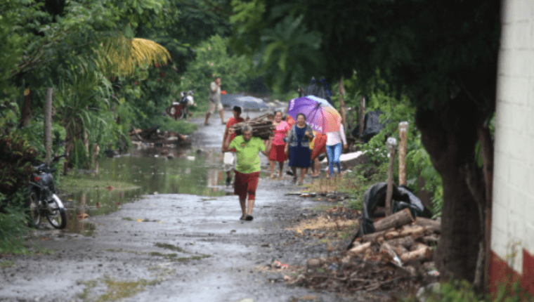Guatemala fue afectada por el ciclón tropical Julia y el Insivumeh monitorea la tormenta tropical Karl. (Foto Prensa Libre: Carlos Hernández)
