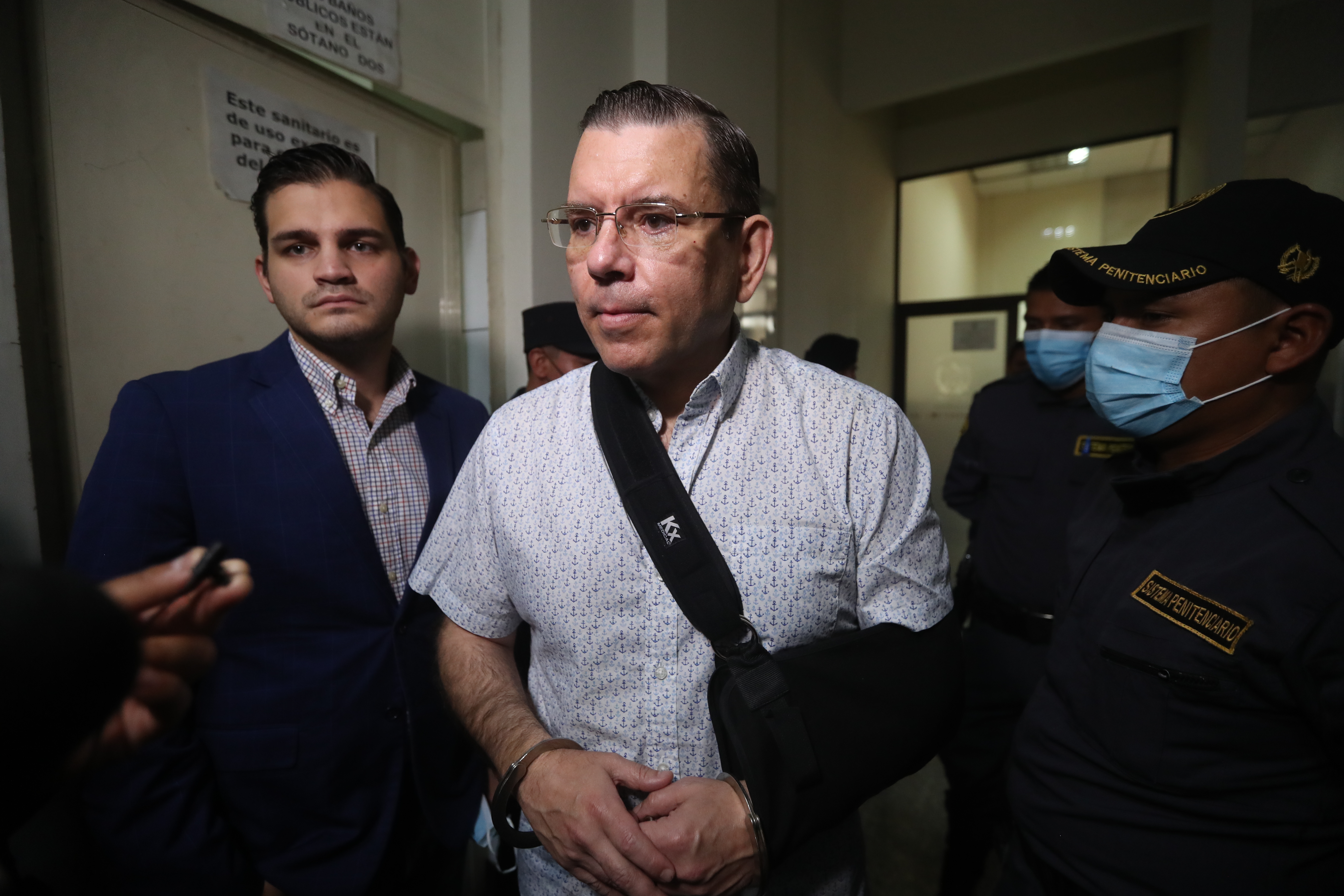 Manuel Baldizón  en Torre de Tribunales a donde llega a audiencia de primera declaración de un caso que se le sigue. (Foto Prensa Libre: HemerotecaPL)