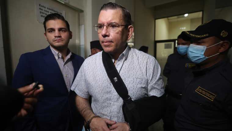 Manuel Baldizón  en Torre de Tribunales a donde llega a audiencia de primera declaración de un caso que se le sigue. (Foto Prensa Libre: HemerotecaPL)