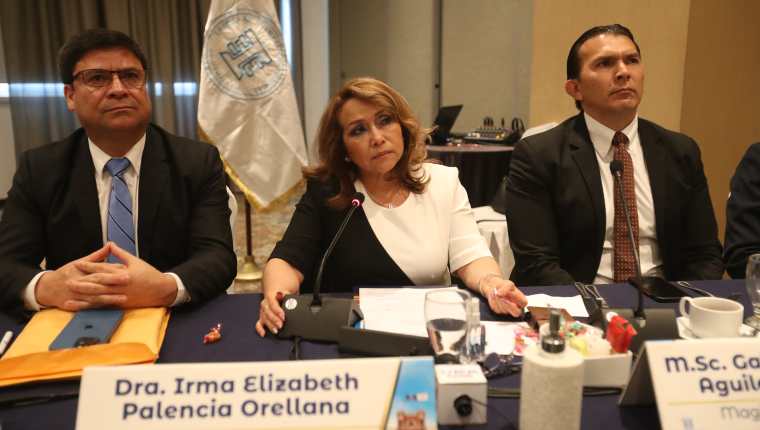 Irma Palencia, presidenta del TSE, explicó que los nuevos cambios obedecen a un intercambio de ideas con los partidos políticos. Fotografía: Prensa Libre. 