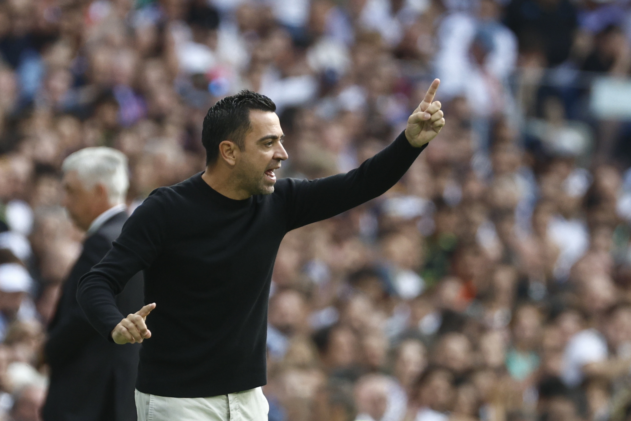 El entrenador del FC Barcelona, Xavi Hernández, durante el partido de la novena jornada de Liga. (Foto Prensa Libre: EFE)