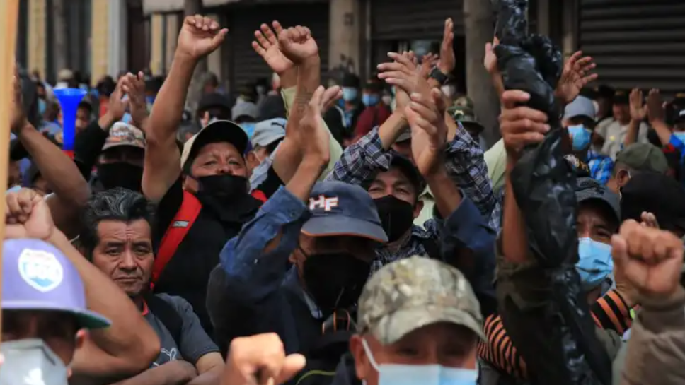Bloqueos en Guatemala: se espera caos vial durante tres días por protesta de militares veteranos mientras cámaras empresariales rechazan esas acciones