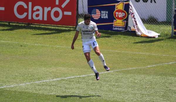 Nicolás Samayoa anotó el único gol del encuentro para darle la victoria a Comunicaciones sobre Guastatoya. Foto Prensa Libre (Elmer Vargas)