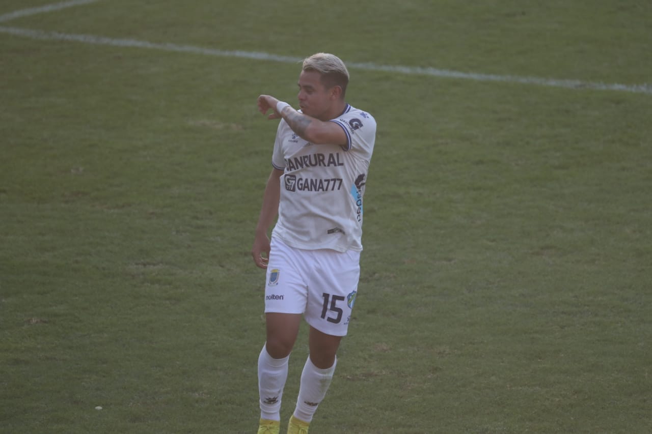Alexander Larín sentencio el Clásico Nacional con el tercer gol de Comunicaciones. Foto Prensa Libre (Érick Avila)