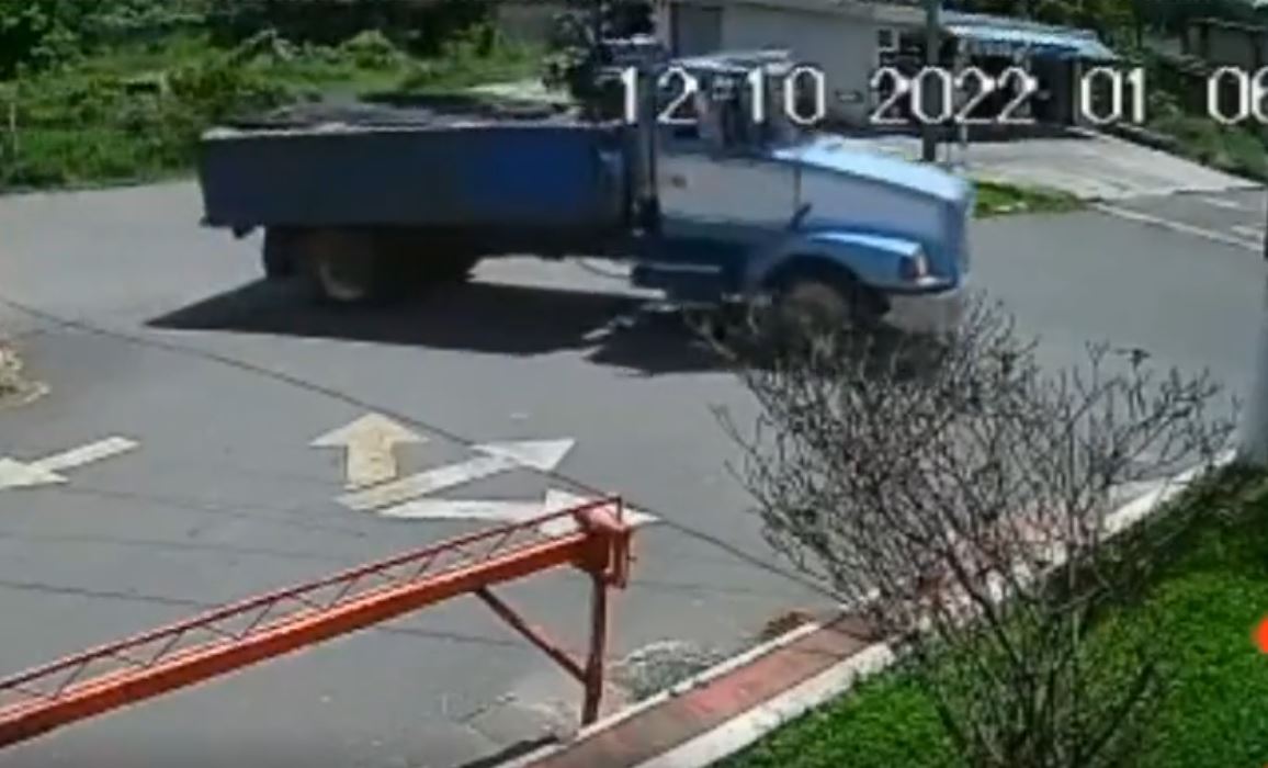 Video: Camión cae en un nuevo hundimiento en Villa Nueva (qué dijeron las autoridades)