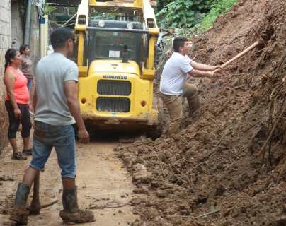 Deslave en Chinautla: Familias empiezan a dejar sus hogares, mientras la comuna espera informe de Conred y asegura no tener fondos para trabajos de mitigación