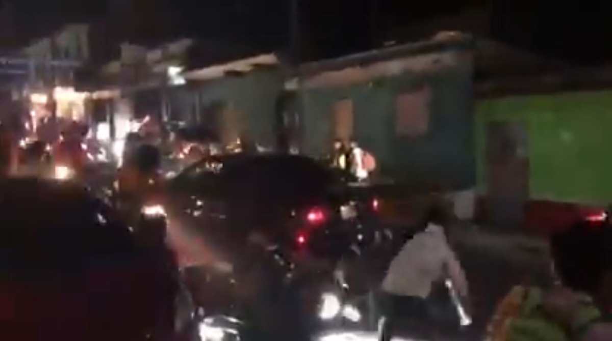 Video: vehículo atropella a grupo de motociclistas disfrazados que celebraban Halloween en la colonia Popular de Escuintla
