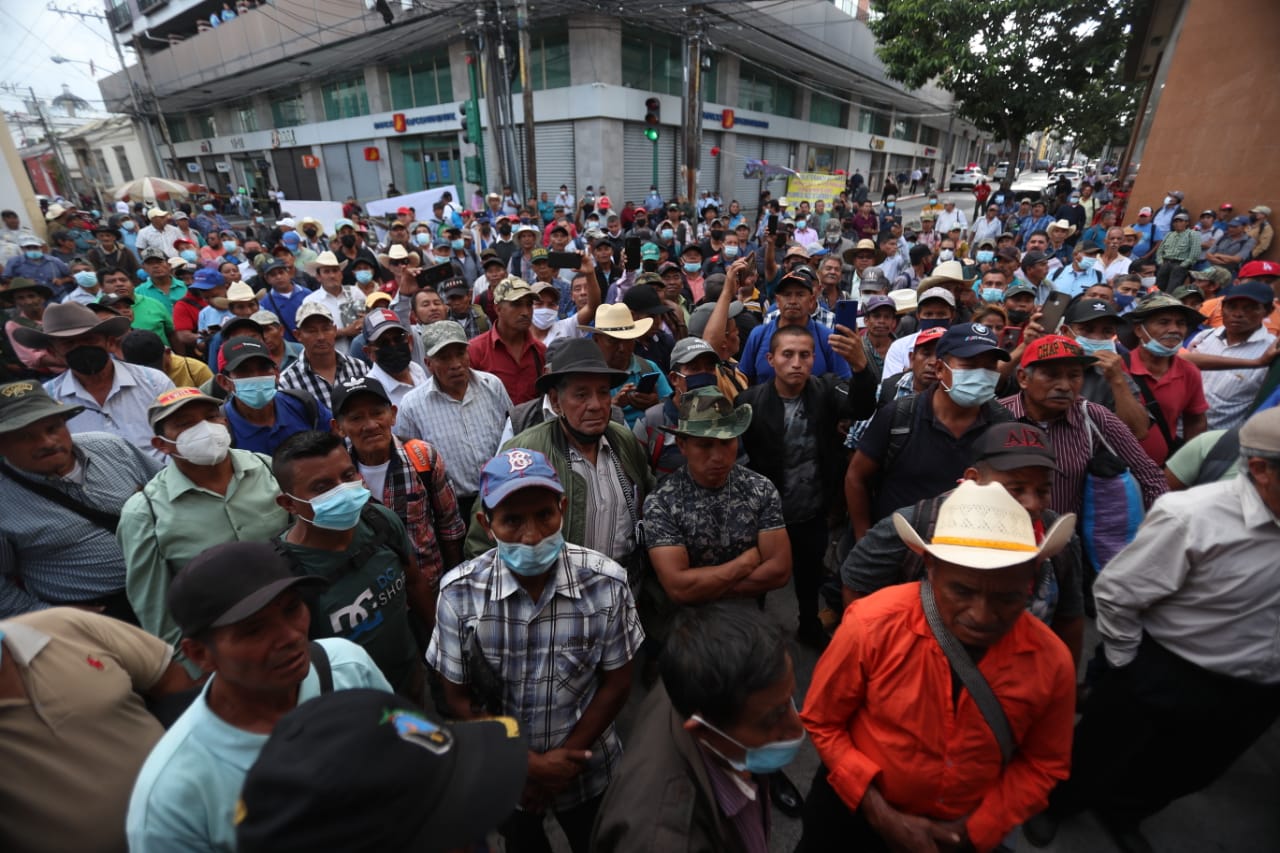 Veteranos militares protestan en las calles de la Ciudad de Guatemala. (Foto Prensa Libre: Juan Diego González)