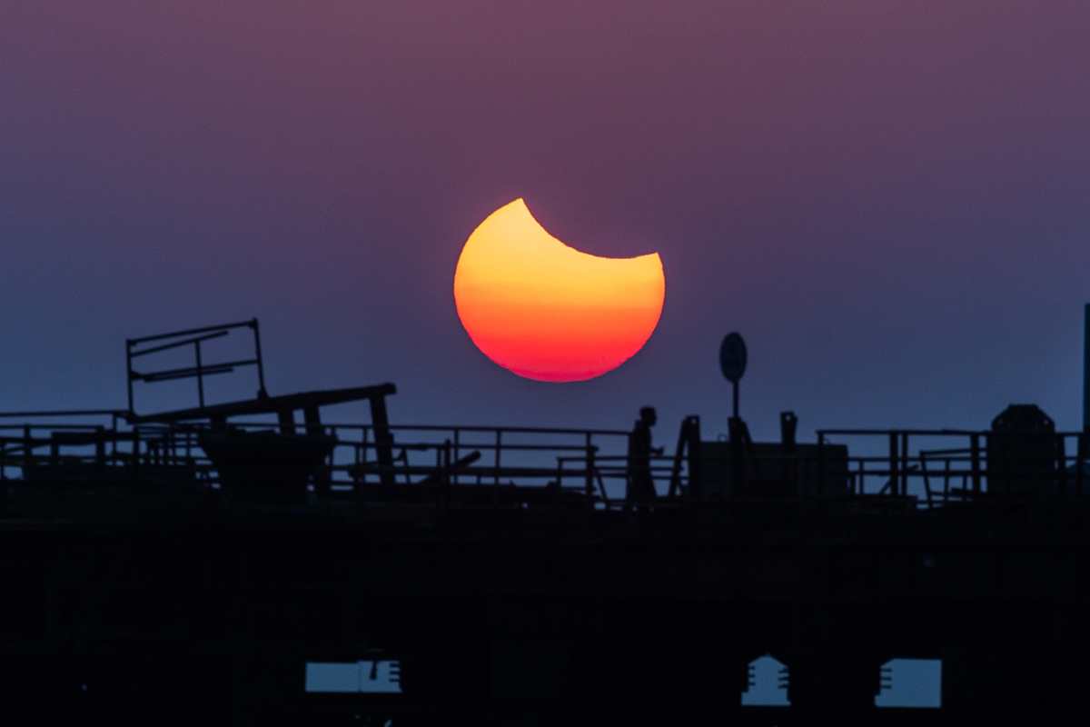 Eclipse solar: las extraordinarias fotos del fenómeno astronómico de este 25 de octubre de 2022