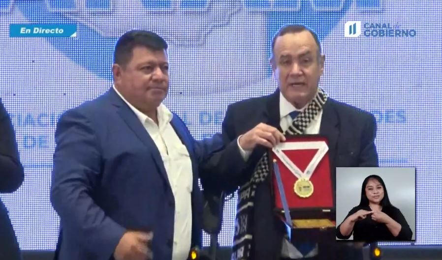 alejandro Giammattei en Anam