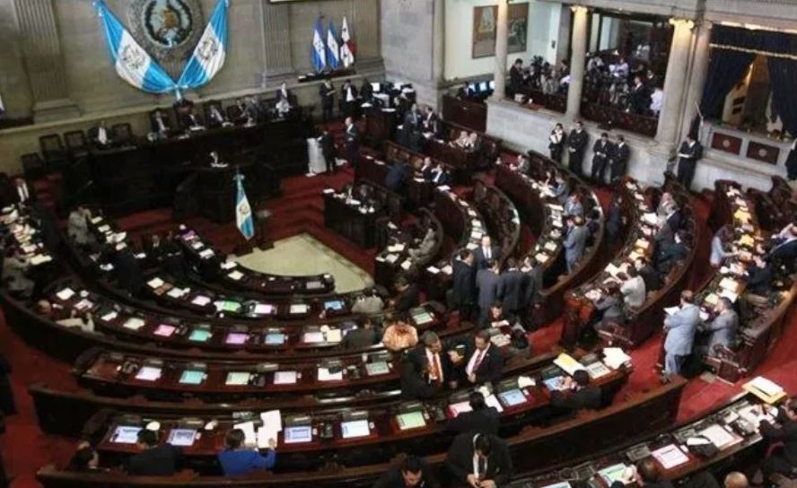 La iniciativa de ley que pretende modificar a la LCE avanza de manera acelerada en el Congreso. (Foto Prensa Libre: Hemeroteca PL)
