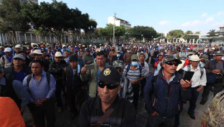 Veteranos militares en la manifestaciÃ³n en la Plaza de la ConstituciÃ³n. (Foto Prensa Libre: MarÃ­a JosÃ© Bonilla)