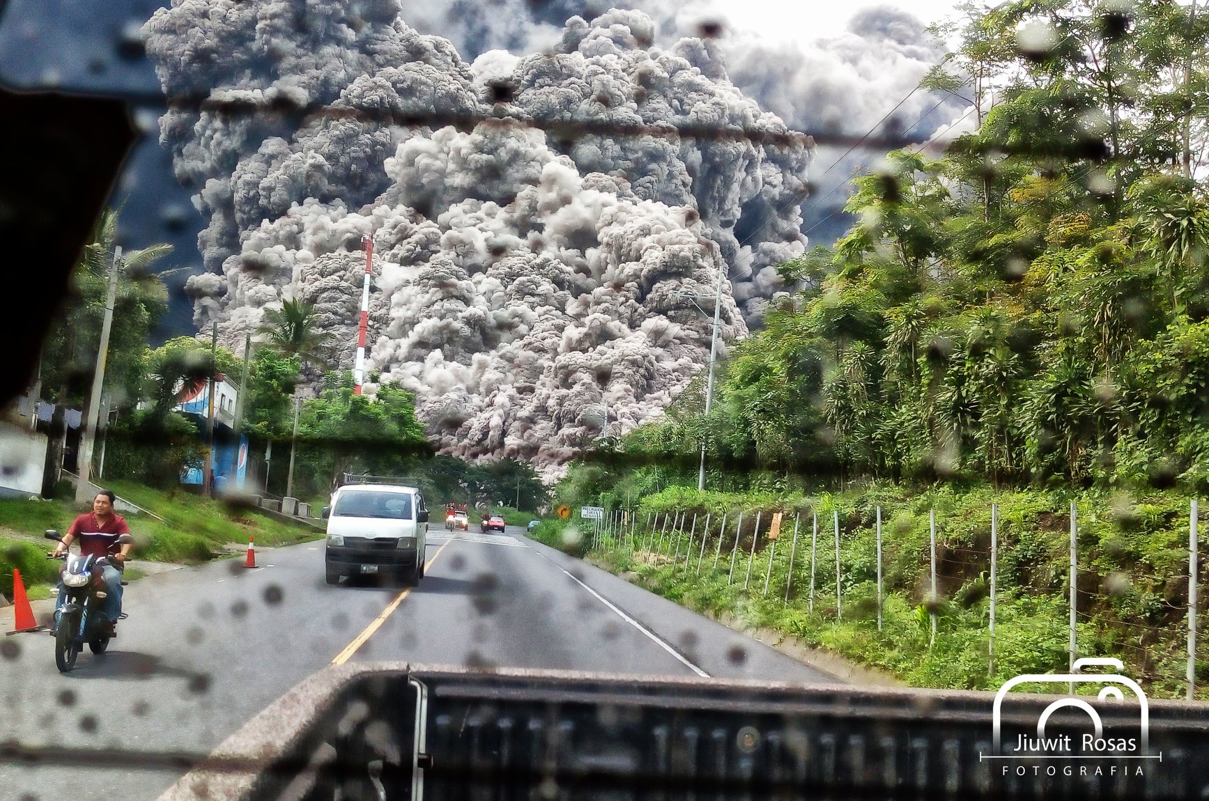 En el episodio, Volcanes, el documental de Netflix, Planeta Furioso, recuerda el caso de la mortal erupción del volcán de Fuego en 2018. Foto cortesía Jiuwit Rosas.