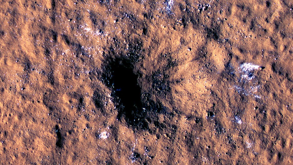 “Del tamaño de 2 cuadras”: el cráter nuevo más grande jamás documentado en el sistema solar