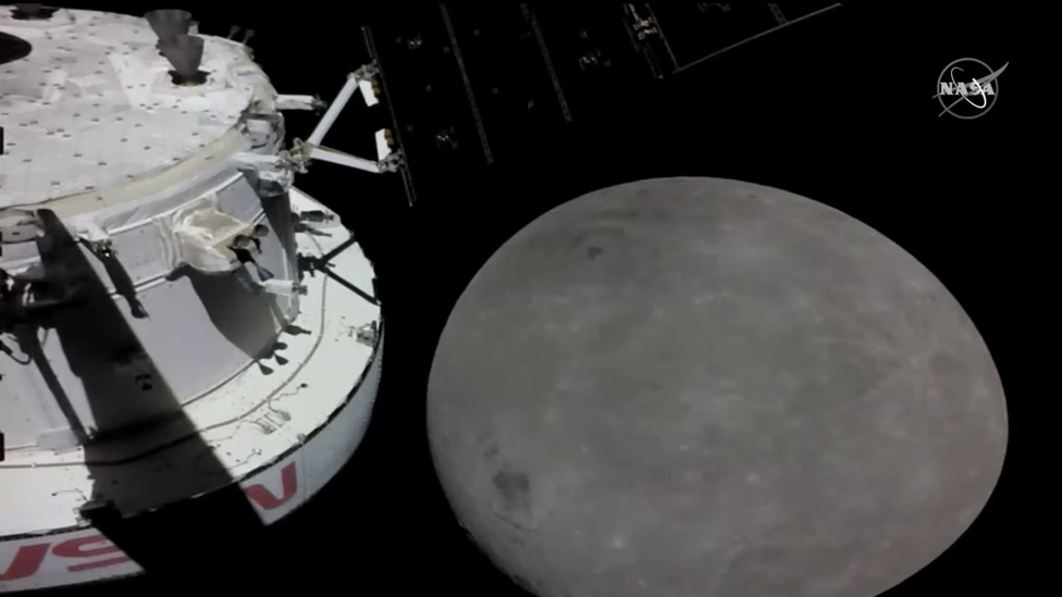 Orión aprovechó su sobrevuelo por la superficie de la Luna para tomar fotos. NASA