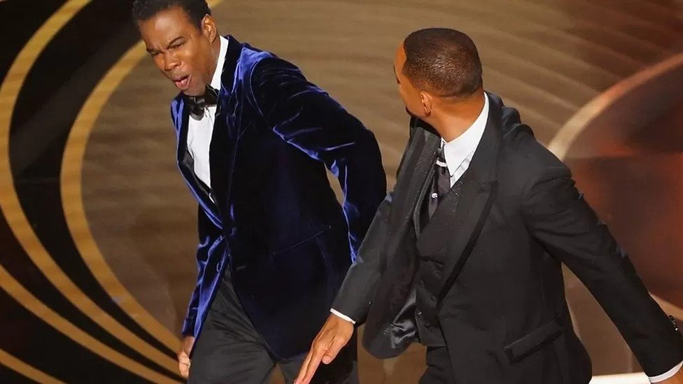 Will Smith dice que fue la “ira contenida” la que lo llevó a abofetear a Chris Rock la noche de los Oscar