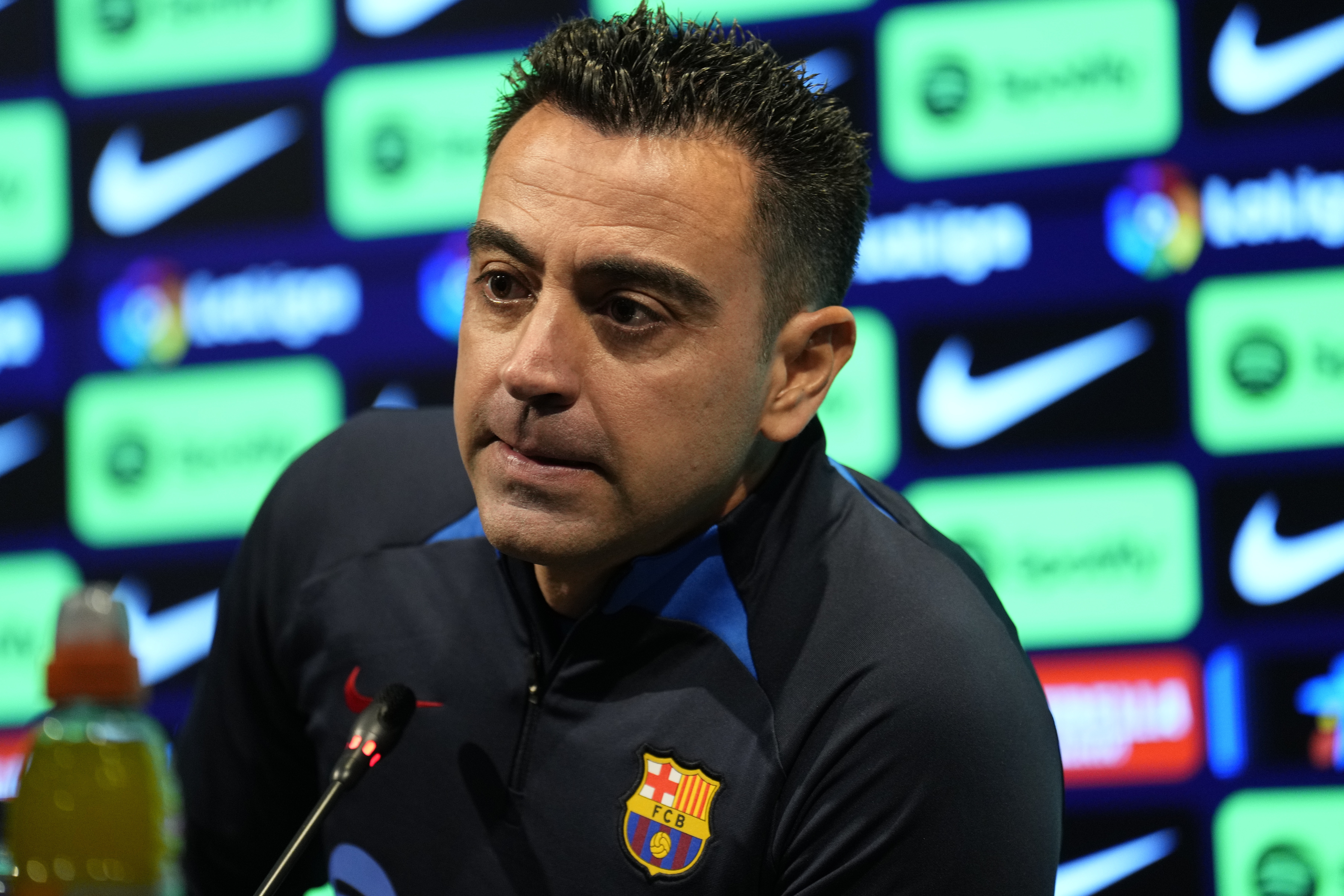 Xavi Hernández reconoce que la llave contra el United tendrá un nivel muy alto de exigencia. (Foto Prensa Libre: EFE)