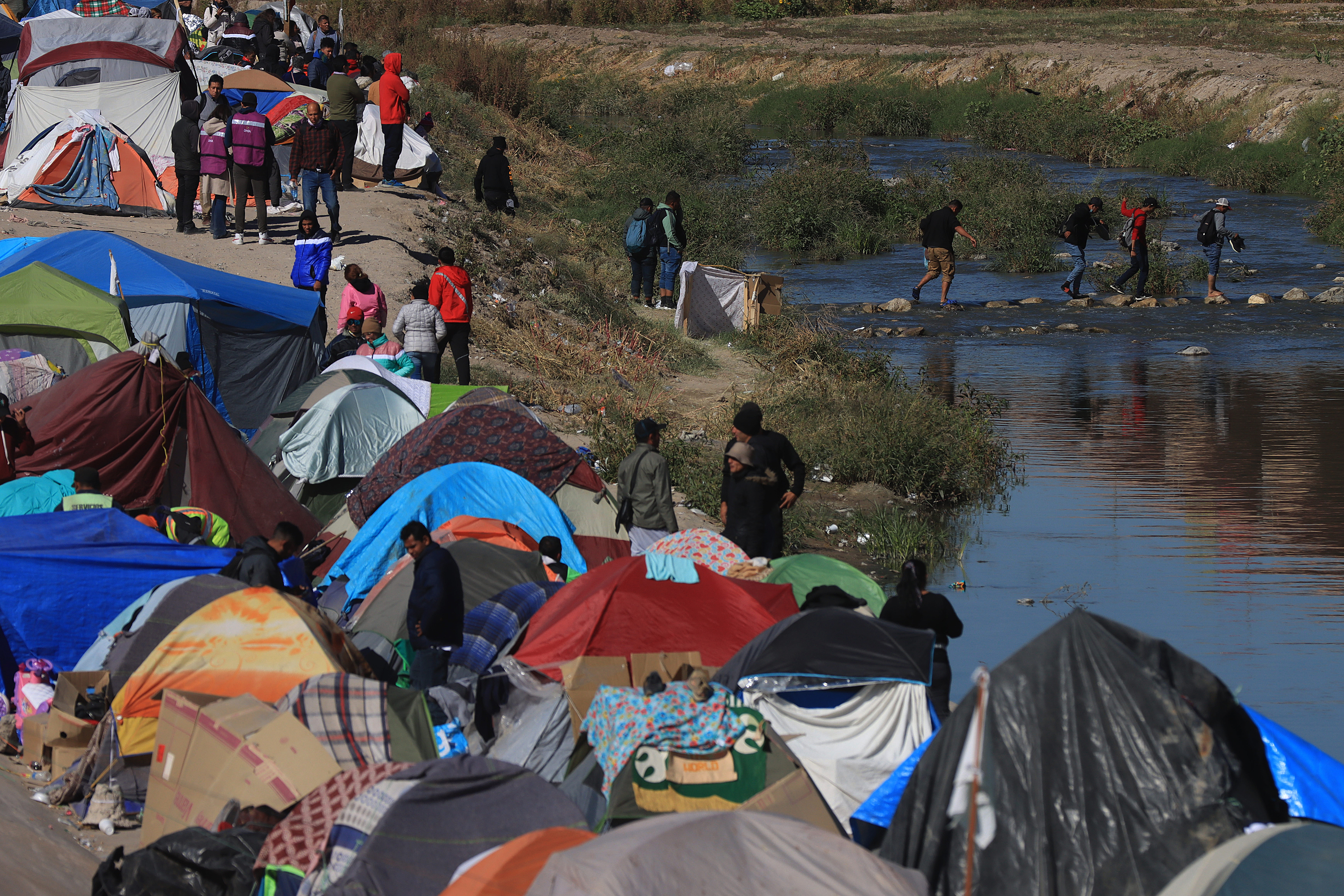 Cinco mil coyotes arrestados en 2022 mientras EE. UU. se alista para enfrentar la migración irregular sin el Título 42