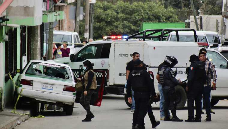 Imagen de referencia. Autoridades inspeccionan un área donde se produjo un crimen en Veracruz, México. (Foto Prensa Libre: EFE)