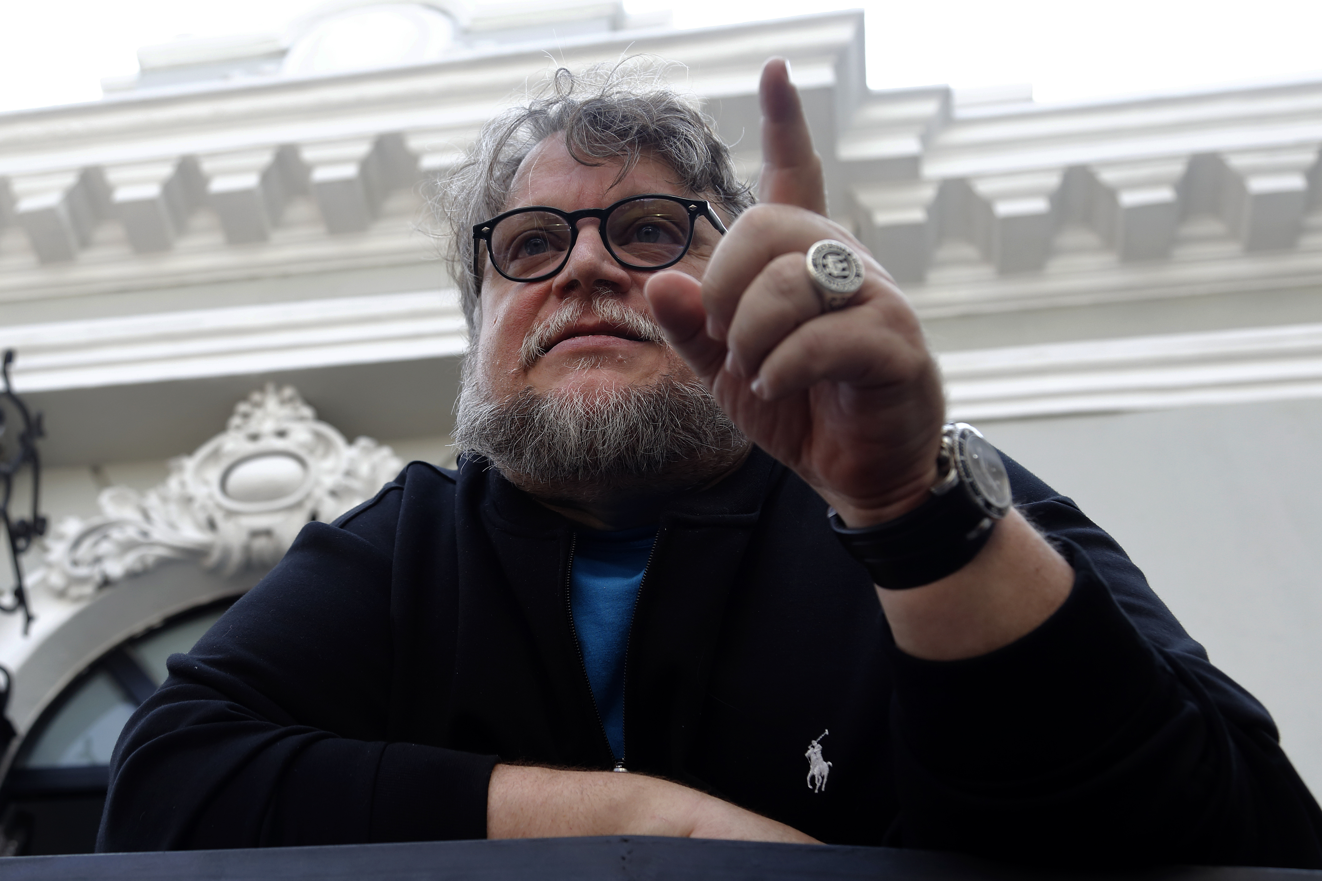 Guillermo del Toro dice que hay más películas que las de Chaparro y Derbez