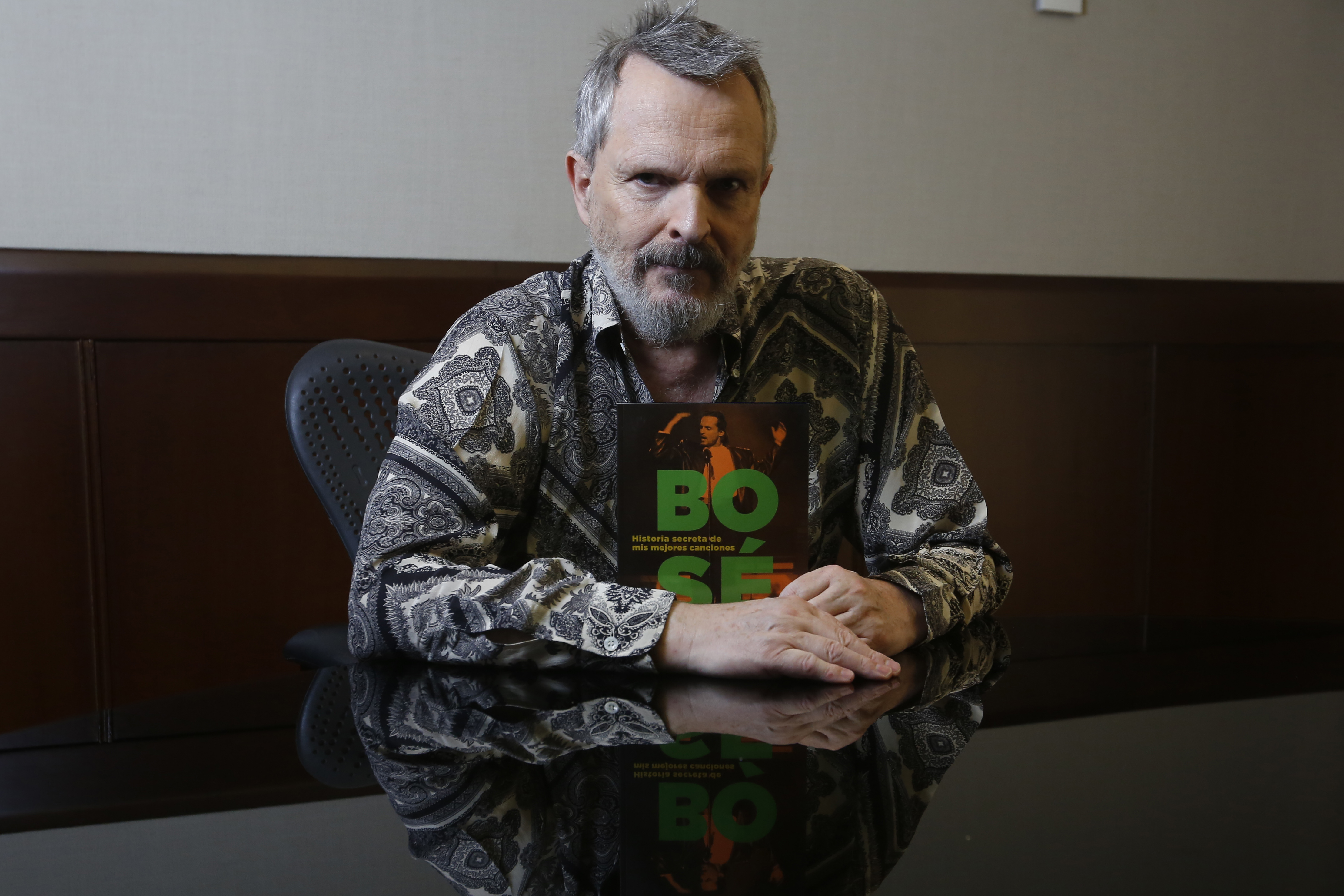 Miguel Bosé: “El éxito es venenoso. Hay que tener cuidado”