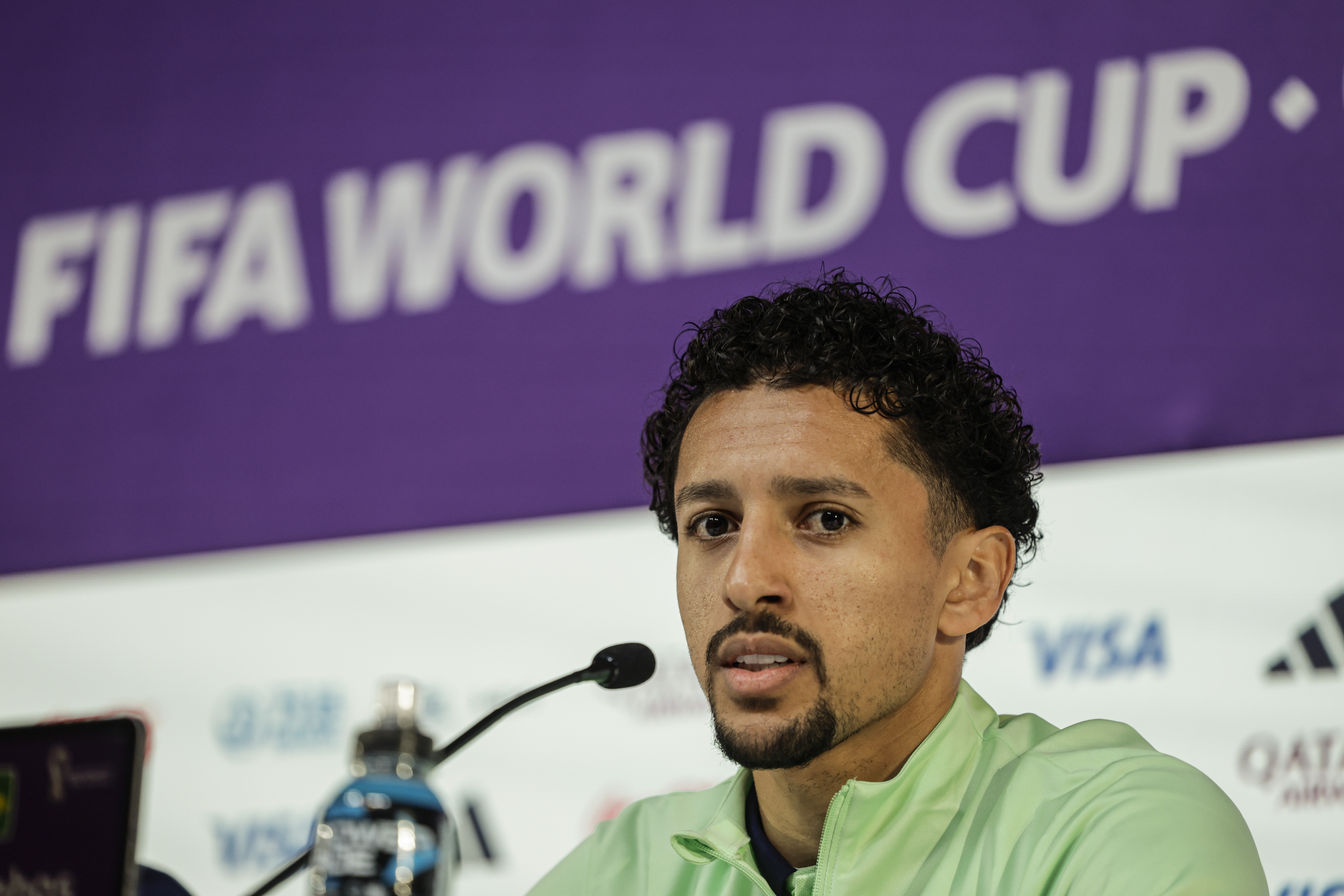 El defensa de la selección de Brasil Marquinhos durante la rueda de prensa ofrecida este domingo en el Centro de Midia de Doha. Foto Prensa Libre (EFE)