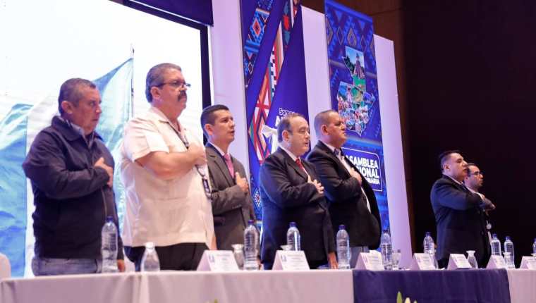 El presidente Alejandro Giammattei estuvo presente en la asamblea extraordinaria de la Anam que se llevó a cabo este 23 de noviembre. Foto Anam.