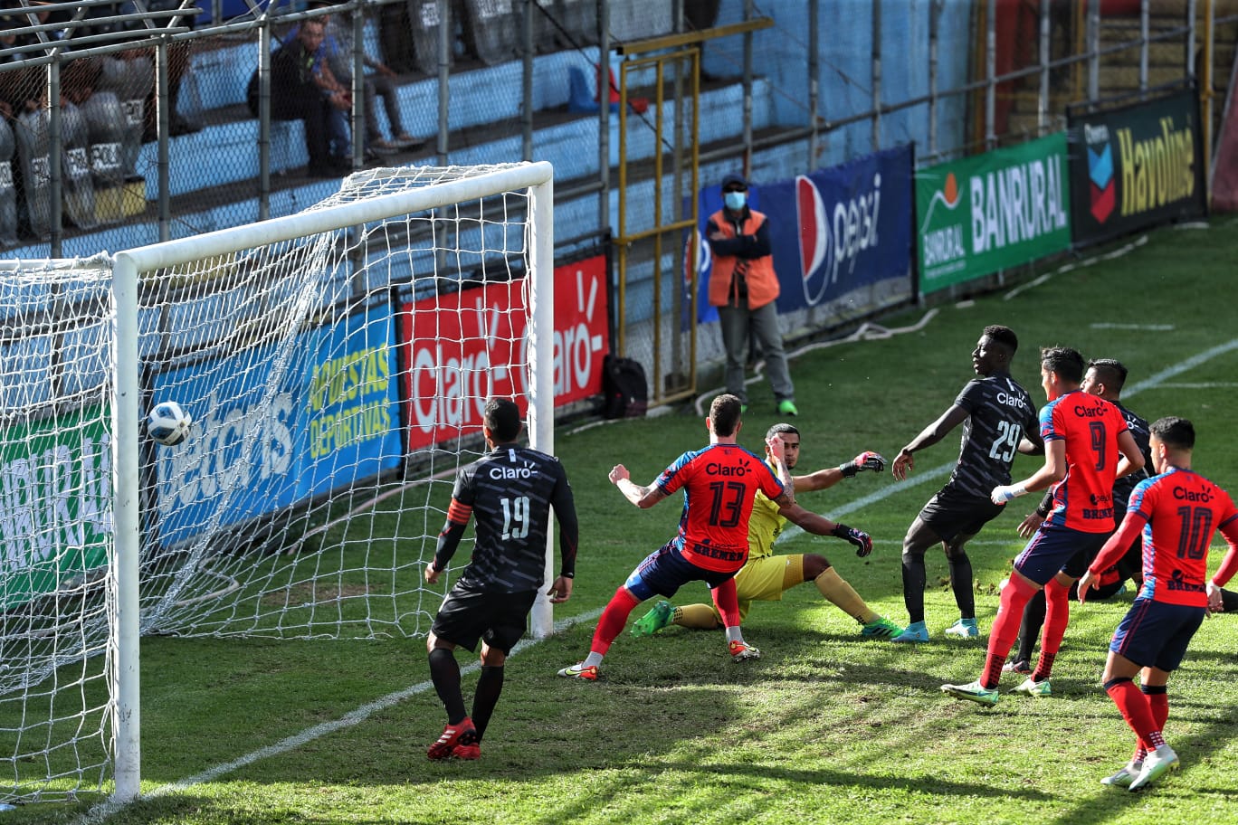 Torneo Apertura: Municipal aprovecha localía y se impone en el juego de ida a Malacateco